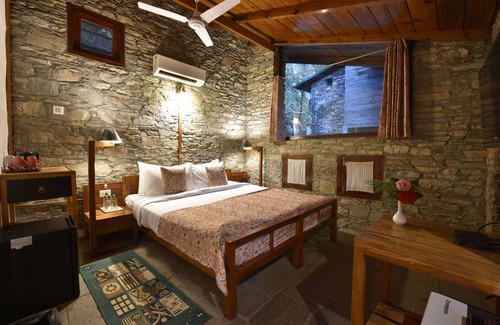 Bhimtal Hotel | Tiaraa Monolith Lake Resort