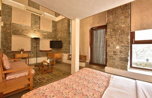 Bhimtal Hotel | Tiaraa Monolith Lake Resort