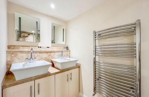 Painswick House | Tibbiwell Lodge