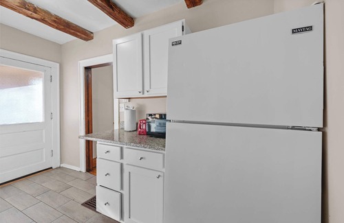 Clintonville House | Tibet Twins 1 – Cozy Stay for 6