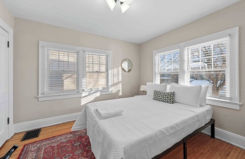 Clintonville House | Tibet Twins 2 Retreat for 6