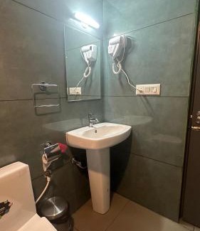 Piriyapatna Hotel | Tibet village Resort & Spa