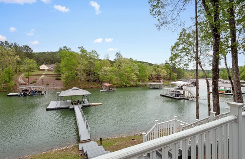 Houston House | Ticket to Paradise- Two story dock! Fire pit for night fun!