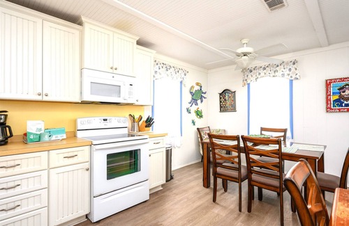 Tybee Island Cottage | Tidal Creek Marsh Views. Pets welcome, fenced yard