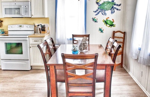 Tybee Island Cottage | Tidal Creek Marsh Views. Pets welcome, fenced yard