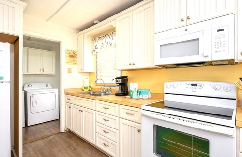 Tybee Island Cottage | Tidal Creek Marsh Views. Pets welcome, fenced yard