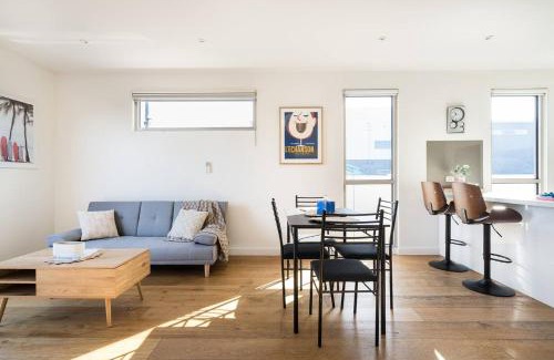 Bonbeach Apartment | 'Tides and Treasures' Unveil a Bonbeach Beachfront Bliss