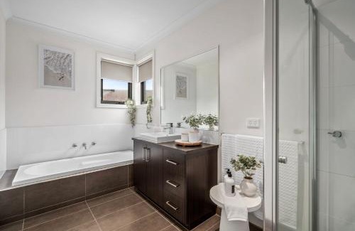 Indented Head House | Tides Edge