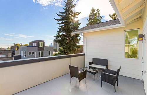 Capitol Hill Apartment | Tides of Seasmoke Suite