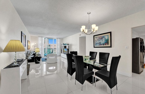 Hollywood South Central Beach Apartment | Tides -VIEW -Direct access to the beach-parking