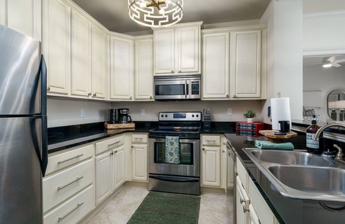 Tuscaloosa Condo | TideSide: Your Premier 2-Bedroom Retreat Near Campus & Stadium