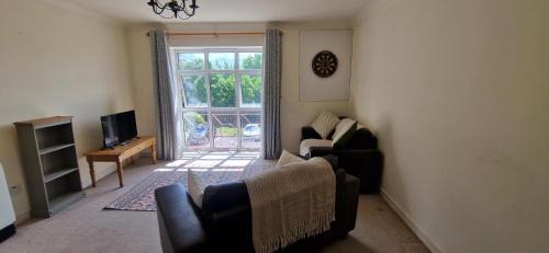 Cork Apartment | Tidy Spacious & Quiet 2BD on Edge of Cork City