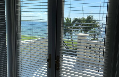 Tierra Verde House | Tierra Verde Sunset Point Waterfront Mansion
