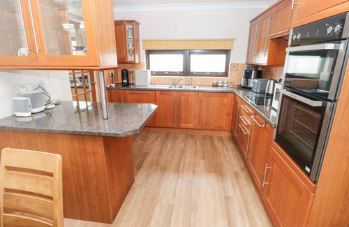Llanteg House | TIG BHAN, family friendly, with pool in Llanteg