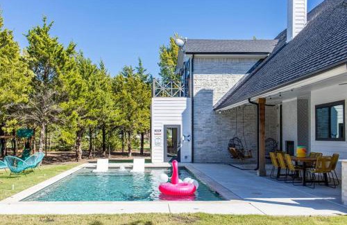 Waxahachie House | Tiger Mansion-Paradise with Pool
