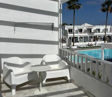 Los Mojones Apartment | Tiger's eye