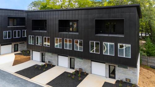 Easley House | Tigers Friends! 18 mls to Clemson, 737 mls to NYC