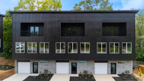 Easley House | Tigers Friends! 18 mls to Clemson, 737 mls to NYC