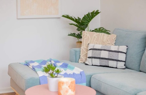 Tighes Hill House | Tighes Hill Hideaway Alfresco Living by the Park