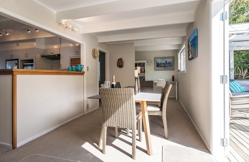 Surfdale House | Tikapa Moana Views | Waiheke Island