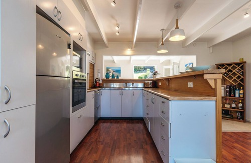 Surfdale House | Tikapa Moana Views | Waiheke Island