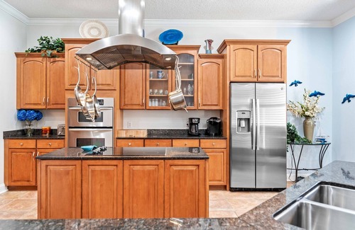 St. Augustine House | Tiki Bar-Heated Pool/Jacuzzi Weddings/Events Pets