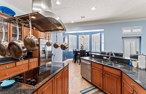St. Augustine House | Tiki Bar-Heated Pool/Jacuzzi Weddings/Events Pets