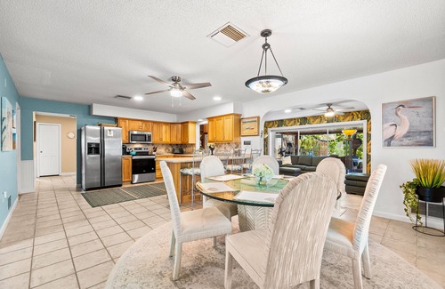 Vamo House | Tiki Gardens House, Sarasota, Florida, with dipping Pool, Tiki bar +