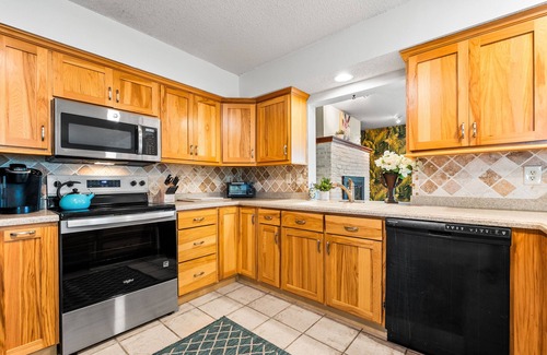 Vamo House | Tiki Gardens House, Sarasota, Florida, with dipping Pool, Tiki bar +