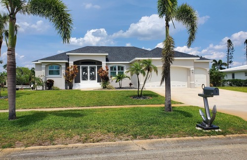 Edgewater House | Tiki Hut on Canal w/Gulf Access, Heated Pool Lanai 12 min. to PGD Airport