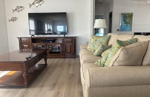 Charlotte Park House | Tiki Hut waterfront house with dock in charming Punta Gorda