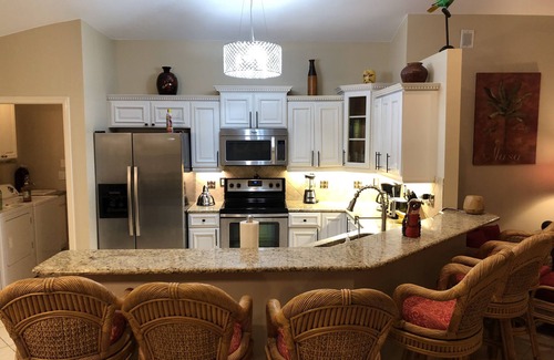 Bonita Springs House | Tiki Paradise House & pool - 10 min to Beach!