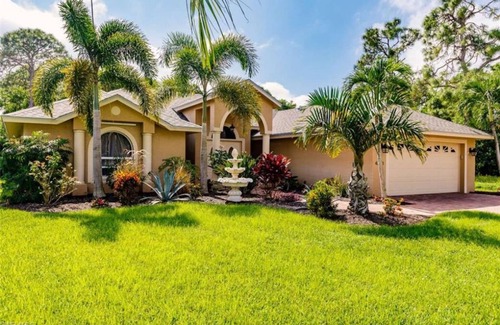 Bonita Springs House | Tiki Paradise House & pool - 10 min to Beach!