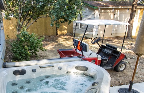 Gordonville House | Tiki Paradise in Lake Texoma - Golf Cart + Hot Tub