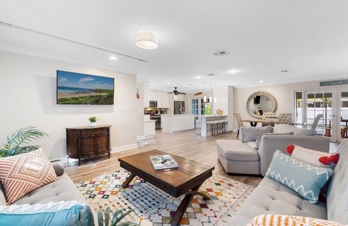 Dania Beach House | TIKI Retreat! Pool/game room! 5min to FLL and BEACH!