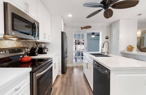 Dania Beach House | TIKI Retreat! Pool/game room! 5min to FLL and BEACH!