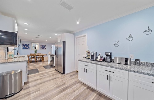 Park East House | Tiki Tide Villa | Heated Pool + Tiki Hut + Fire Pit + Games