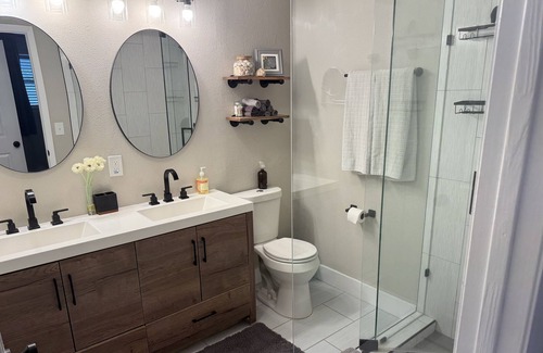St. Petersburg - Clearwater House | Tiki Time - Sweet updated cottage near downtown St Pete and minutes to beaches.