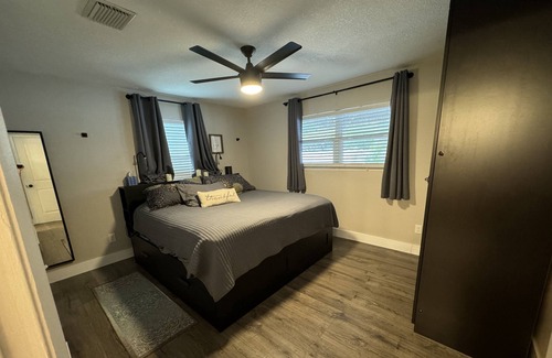 St. Petersburg - Clearwater House | Tiki Time - Sweet updated cottage near downtown St Pete and minutes to beaches.