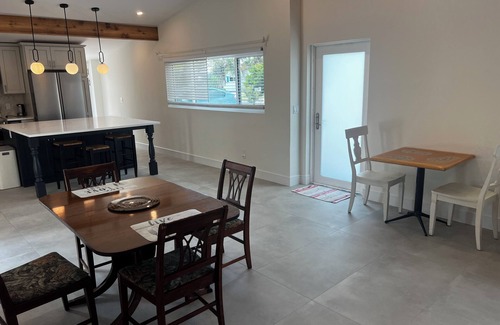 Holmes Beach House | Tiki Tropicale: 6-minute walk to the beach!