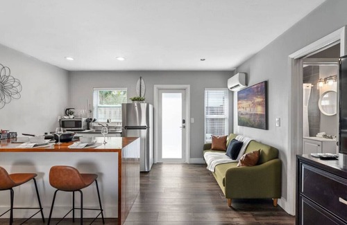 Lake Ridge Apartment | Tilah Stays | Weekly discounts | 10 Min to beach