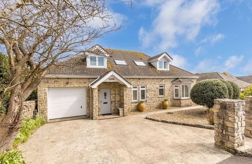 Langton Matravers Cottage | Tilshead - beautifully appointed home for the extended family