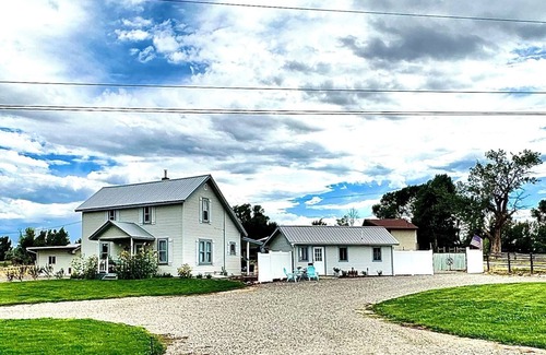 Montrose Cottage | Tilted Rooster Ranch Guesthouse - 5 Minutes from Airport & 10 From Downtown