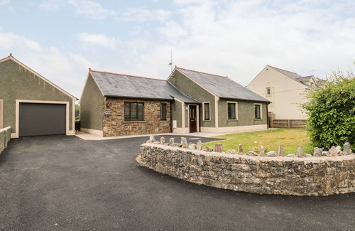 Tenby Cottage | TIMARU, with a garden in Lamphey
