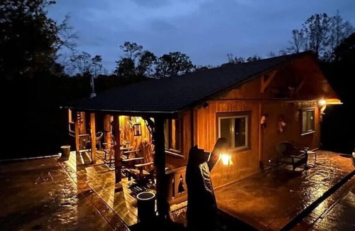 Union Ski Chalet | Timber Frame Country Retreat. nClose to Ark Encounter, Creation Museum and Cincy