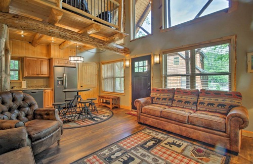 North Conway Cottage | Timber Home: Walk to Slopes & N Conway Shops!