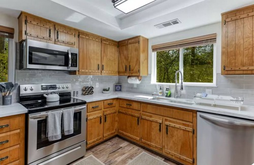 O'Brien House | Timber Lodge a Fully Furnished Home in a Tranquil Forest with Easy Lake Access!