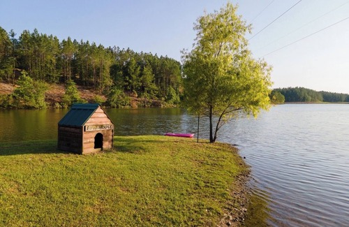Amity RV Rental | Timber Lodge Ranch - RV Space 1
