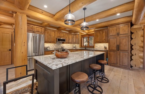 Estes Park Cabin | Timber Rest Lodge- 5 bedroom, 5.5 bath cabin w/hot tub log cabin