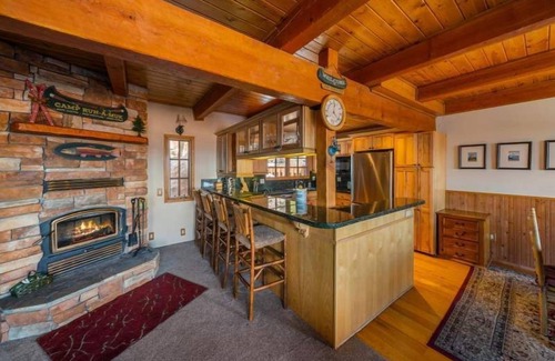 Mammoth Lakes Condo | Timber Ridge #2 - Ski in/Ski Out to Eagle Lodge - right by trail out